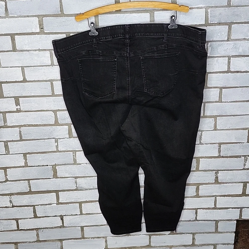 Torrid Bombshell Super Soft Skinny Leg High-Rise Black Jean Cropped Plus Sz 30R - Picture 2 of 10
